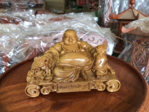 Tượng Di Lặc Vạn Sự Như Ý gỗ bách xanh