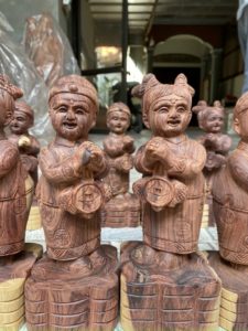 Tiểu Đồng Chúc Phúc Gỗ Cẩm