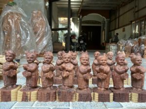 Tiểu Đồng Chúc Phúc Gỗ Cẩm
